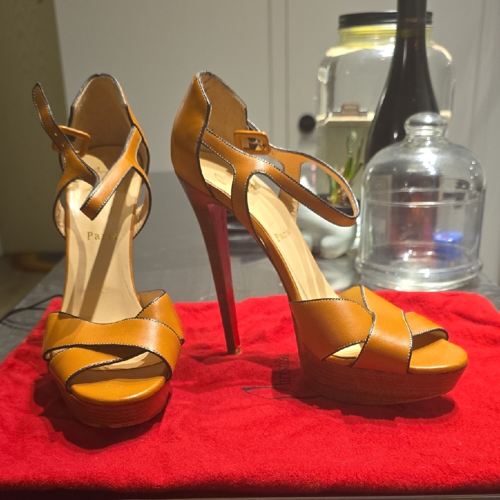 Louboutin Brown Lucido